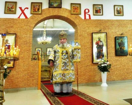 Первое богослужение архиепископа Зосимы в Березниках, 6 ноября 2016 года