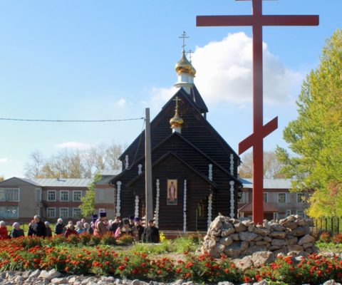Освящение Поклонного Креста в храме свт. Луки Крымского в Березниках, 27 сентября 2017 года