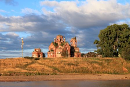 Петропавловский храм в д. Таман
