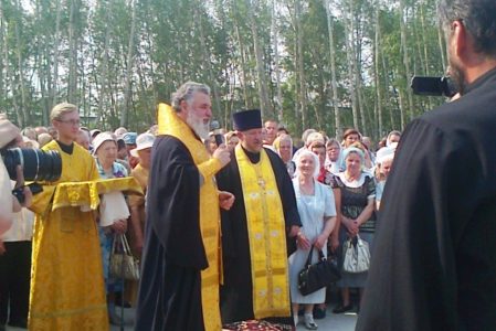 Митрополит Мефодий освятил закладной камень в основание Никольского храма в Березниках