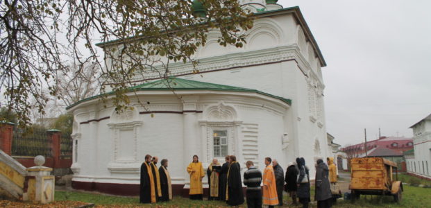 Молебен сщмч. Василию Воскресенскому в Спасо-Преображенском храме Соликамска 7 октября 2013 года